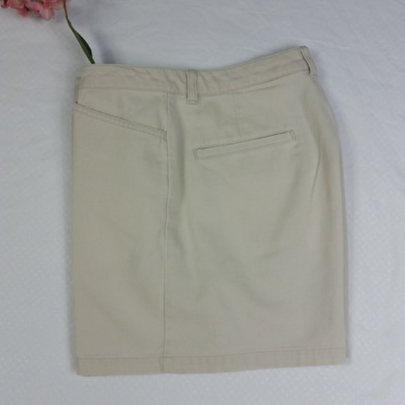Eddie Bauer Beige Chino Shorts Size 8 High Rise Women Cotton Pockets Flat Front - Picture 3 of 9